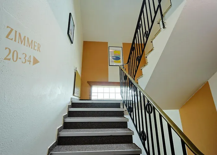 Goetznerhof - Self-check-in Отель 3*